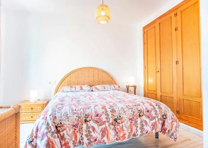 Apartment Bioparc Atico Muy Amplio Y Soleado, Cerca De La Playa Y Centro, Con Parking Y Ac