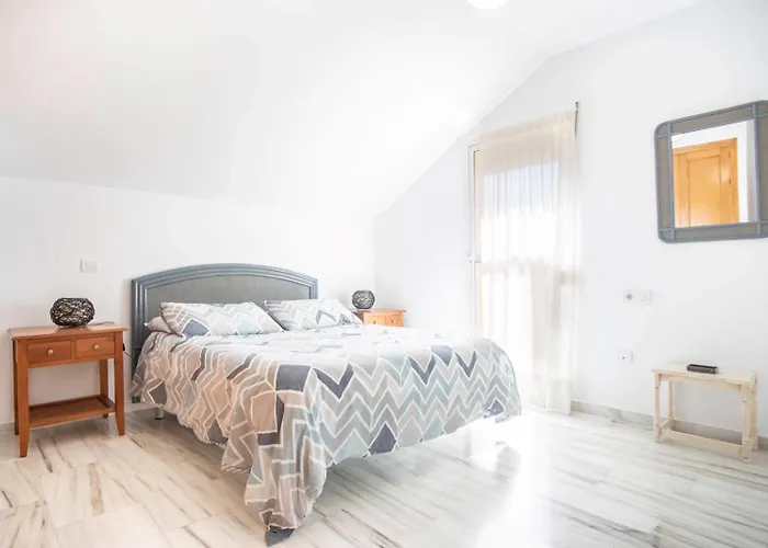 Apartment Bioparc Atico Muy Amplio Y Soleado, Cerca De La Playa Y Centro, Con Parking Y Ac