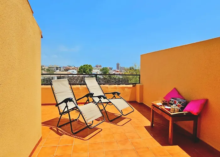 Bioparc Atico Muy Amplio Y Soleado, Cerca De La Playa Y Centro, Con Parking Y Ac Apartment